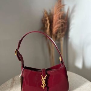 Shoulder Bag – Iconic Elegance, Perfectly Recreated 1